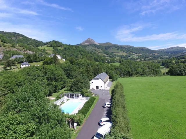 La Grange du Devezou, Location gite Massif Central, Cantal, Auvergne avec piscine, appartements meublés, ski Le Lioran.