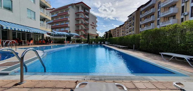 Sunny House Aparthotel