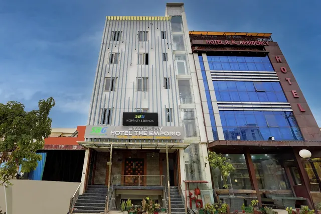 Status By Hotel The Emporio