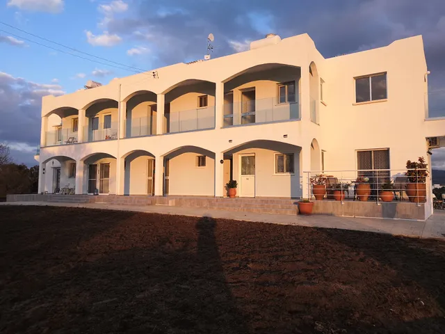 White House Evropis, Polis Chrysochous