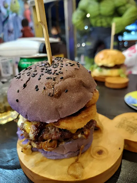 World Burger Fortaleza - Hamburgueria temática