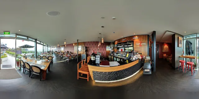 Red Crab Thai restaurant and Oneview Bar