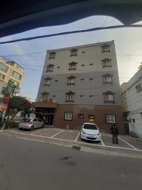 Jinju Comma Self Check-in Motel