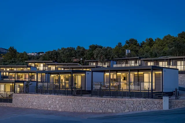 CAMP ADRIATIC - PITCHES & MOBILE HOMES