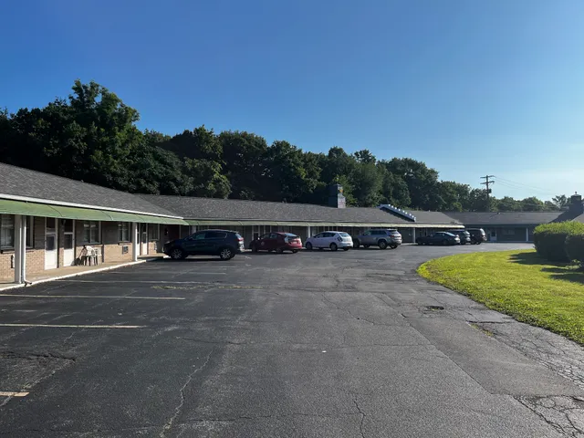 Fels Three Crown Motel