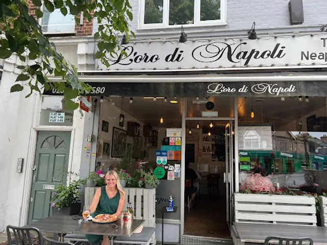 L'oro di Napoli Ealing