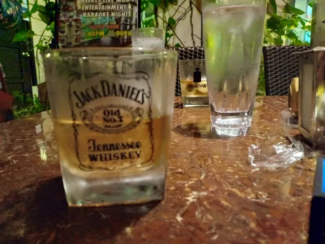 Living Stone Bar & Grill