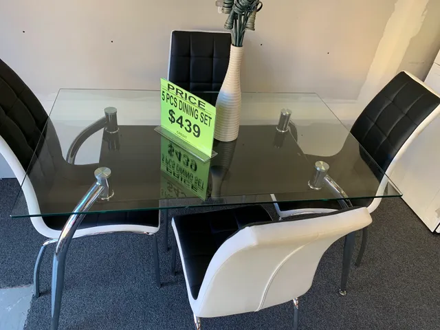 Diana's Furniture & Appliances