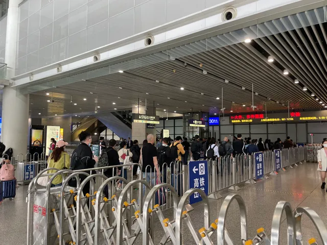 Shanghai Hongqiao Railway Station Parking Lot