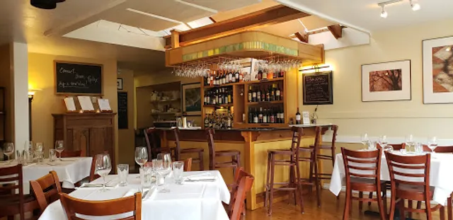 Alloro Wine Bar & Restaurant