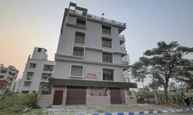 Treebo Sreemaa Newtown