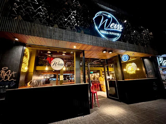 Weiss Beer & Burgers