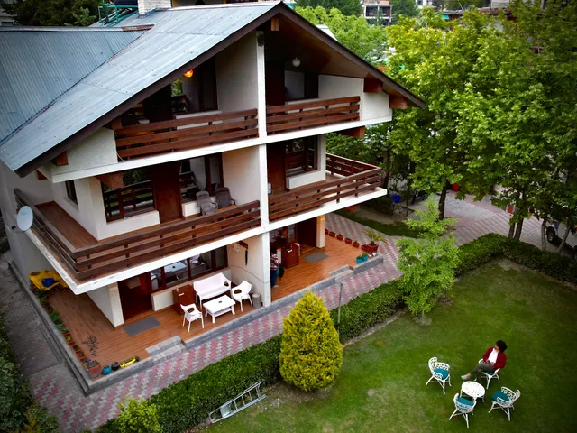Himalayan Mansion a Luxury Villa Cottage by the Mall, Manali