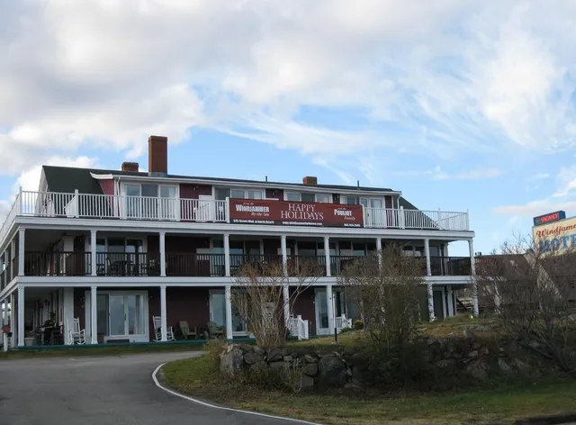 Windjammer By The Sea Motel