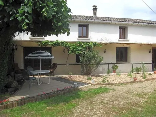 Chambre et table d'hotes / Bed, breakfast & evening meal