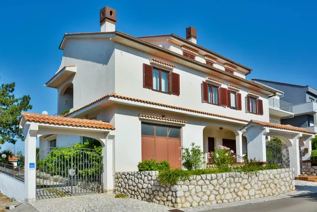 Bella Vista Apartments