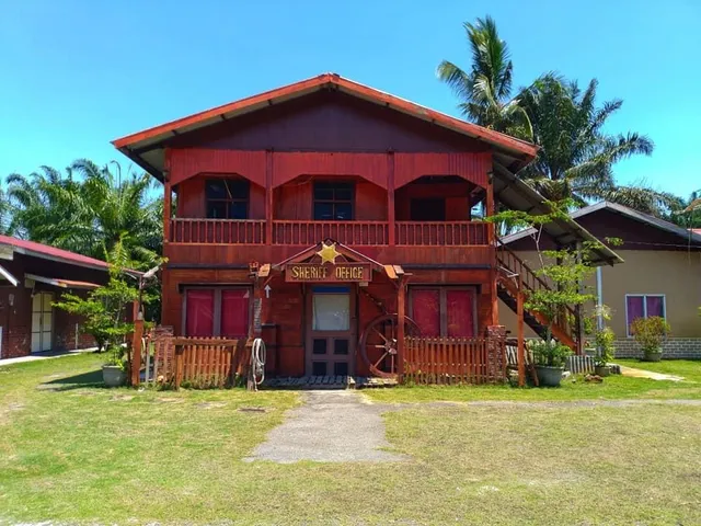 De Rimbun Inn Resort & Camp