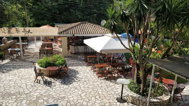 Liapades Beach Hotel Cricketer Taverna