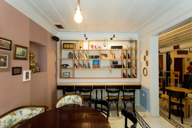 Βαρόσι Art Café