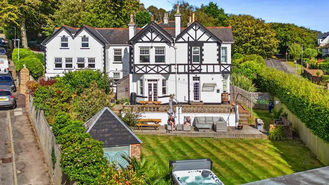 NORTHRISE RETREAT - ACCOMMODATION - HOT TUB - SAUNA