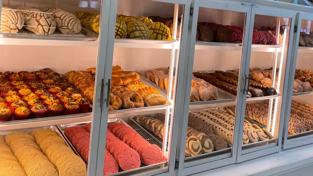 Rico's Cakes Panaderia