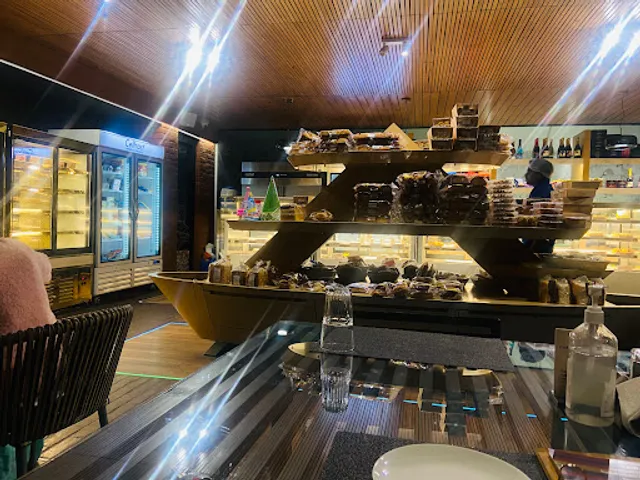 Fantasy Bakery & Cafe (Bicholi)