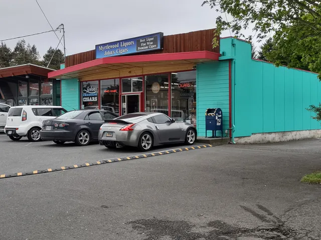 Myrtlewood liquors & John's Cigars