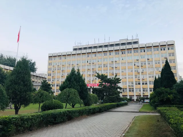 武汉纺织大学