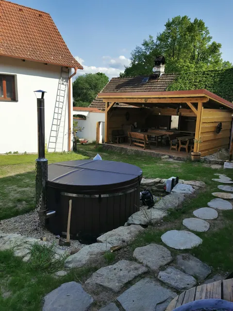 Statek DĚRAVÁ BOTA