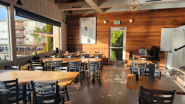 BeachHouse bar + grill