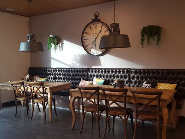 Fresh and Simple Cafe Restaurant