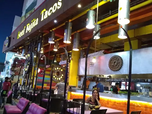 Royal Pizza Hookah Lounge