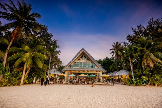 Surfrider Resort Hotel