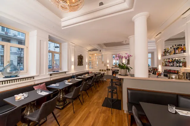 TRICHARDS Restaurant . Weinbar