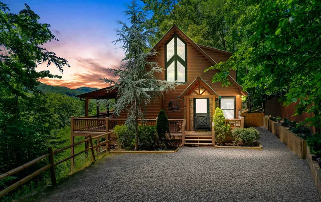 Cherry Log Lodge (Cabin Rental)