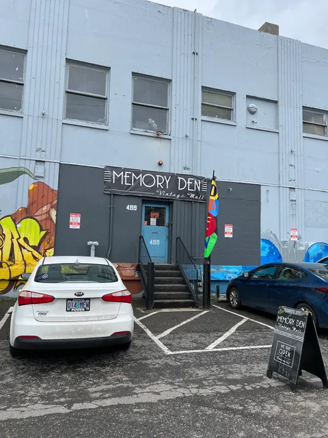 Memory Den | Vintage Mall