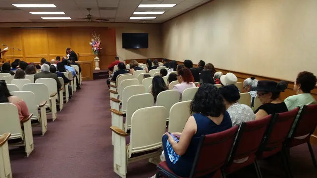 Salon Del Reino De Los Testigos De Jehova--Bay Spanish & Denver Harbor Spanish