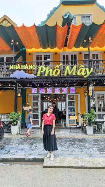 Nhà Hàng Phố Mây