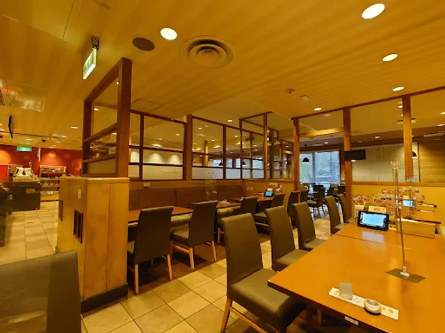 ガスト 三条須頃店