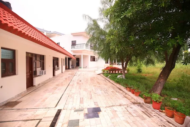 OYO 18318 Cheema Farms