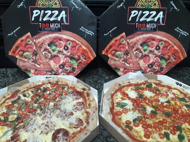 Too Much Pizza (Forno à lenha)