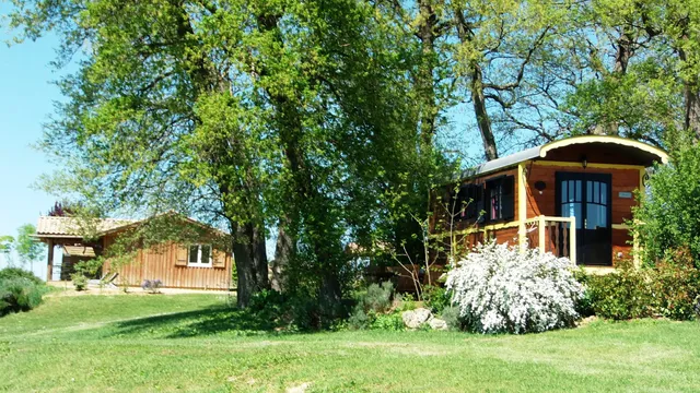 Domaine des Cadets de Gascogne, Roulottes et Cottages dans le Gers.