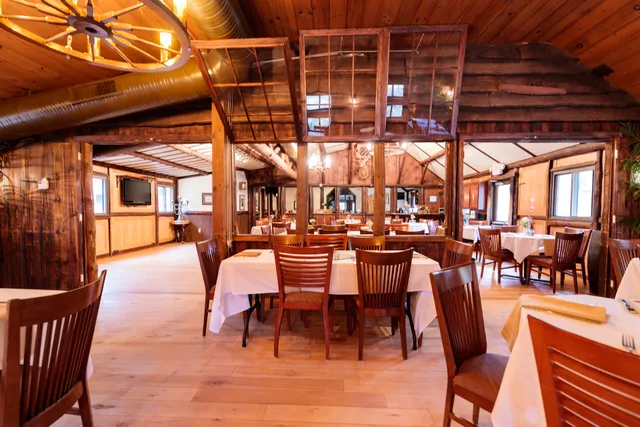 Tamarack Lodge & Glamping Resort CT