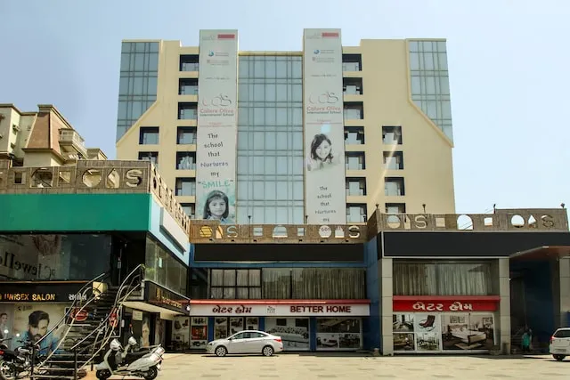 OYO 8786 Hotel Maan Residency