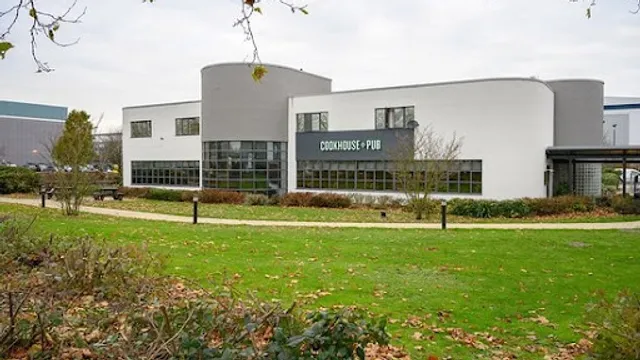 Inn On The Park Cookhouse + Pub