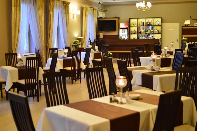 Europejski Ośrodek Badań i Ochrony Ziemi ::Noclegi ze śniadaniem lub bez...