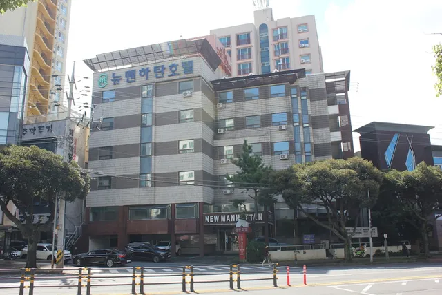 New Manhattan Tourist Hotel