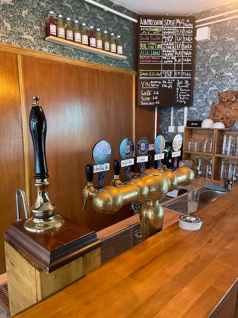 Bar & Point de vente officiel de la brasserie Bon Poison - bières & goodies