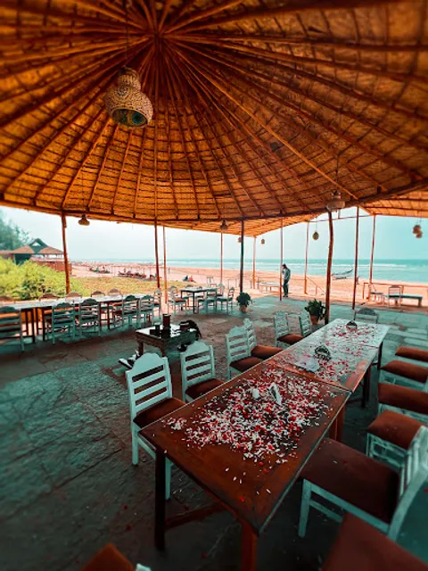 Chia Lounge by Alpa Viram