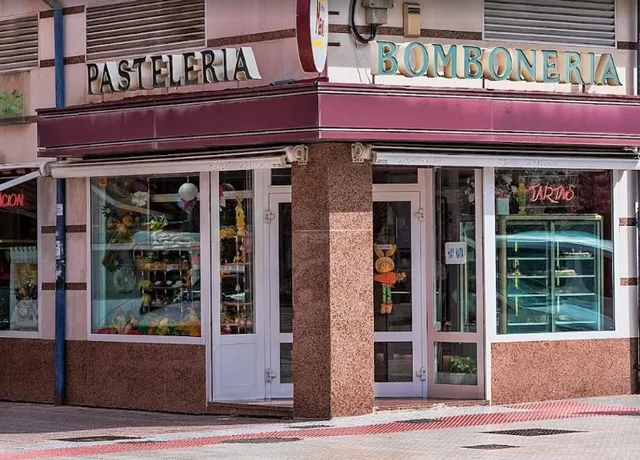 Maxi Pastelería, Bombonería